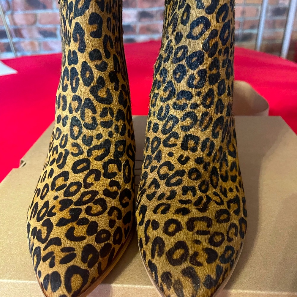 Brown and Black Ankle Boots with Sleek Design